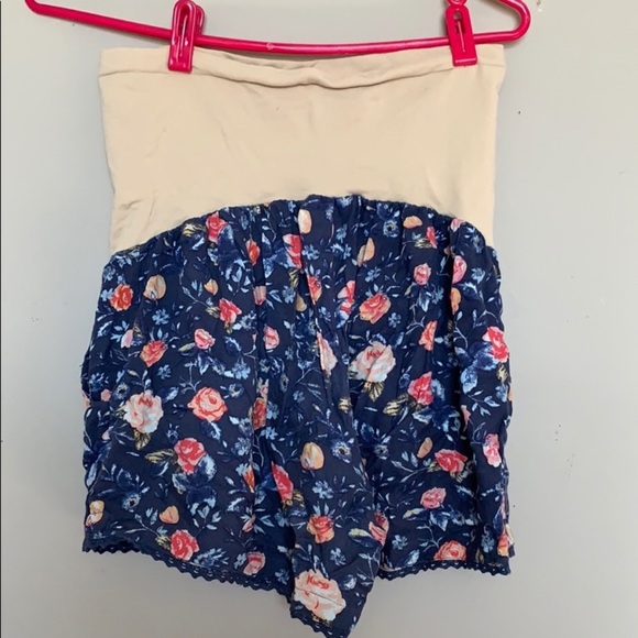 Maternity shorts - Picture 2 of 4